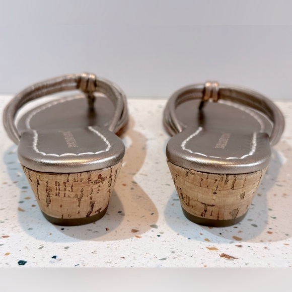 BERNARDO Miami Leather Platinum Metallic‎ Tong Cork Wedge Sandals - Picture 6 of 13